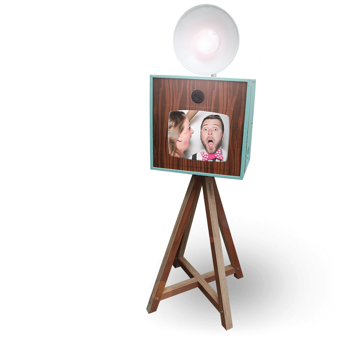 Deze catchy photobooth helpt je gasten te vermaken en ze daarnaast een origineel aandenken mee te geven, geheel in de gewenste stijl. Zoek je een photobooth die zowel foto’s als video’s kan maken? Dan zit je met de ‘New School’ photobooth helemaal goed! 

 	High-tech fotocamera en studiobelichting
 	Sublieme foto's van studiokwaliteit
 	XL-touchscreen voor dé perfecte selfie
 	Ruime keuze uit diverse achterwanden
 	Door zijn compacte, flitsende uitstraling geschikt voor iedere ruimte